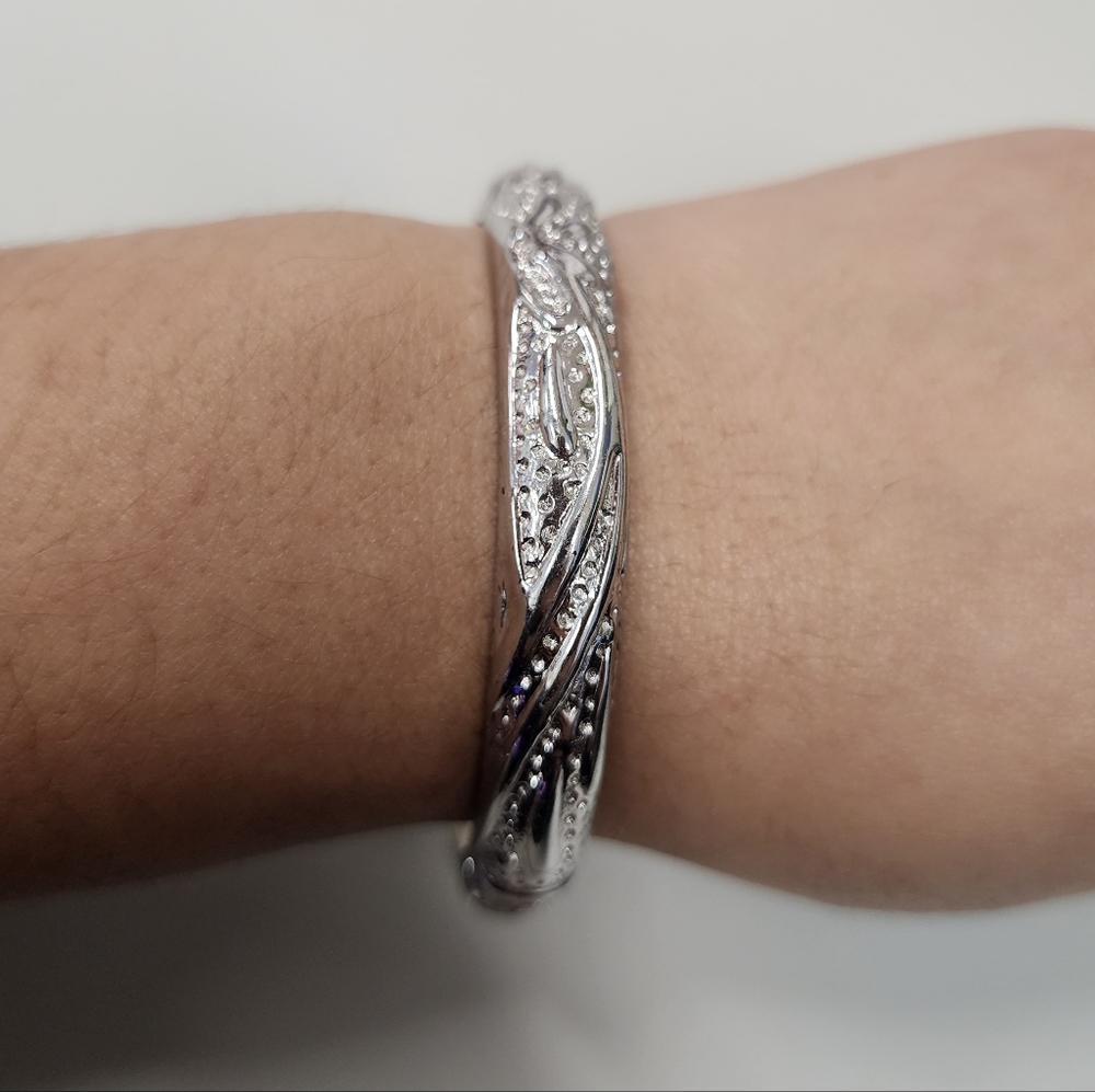 Intricate Design Hinged Clamper Bracelet Silver-tone